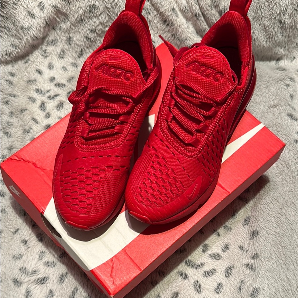 Nike Air Max 270 Sz 4.5 youth/ woman’s 6